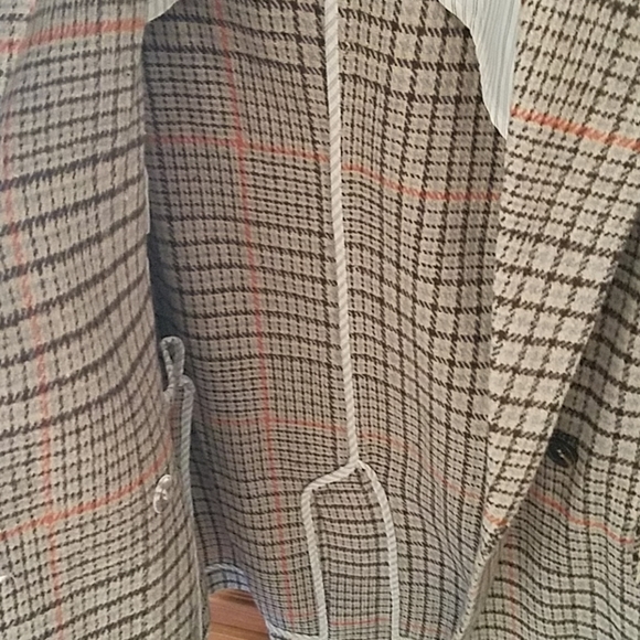 Blazer - Picture 6 of 6